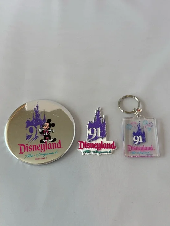 Vintage Disneyland 1991 Commemorative Pin Button, Magnet & Keychain Lot Disney - Picture 1 of 11